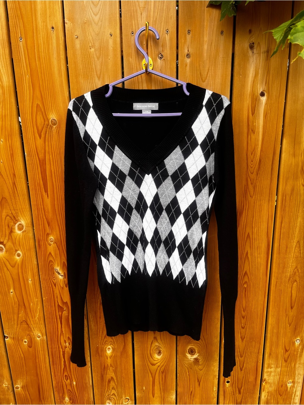 Beechers Brook V-Neck Sweater - Black & White